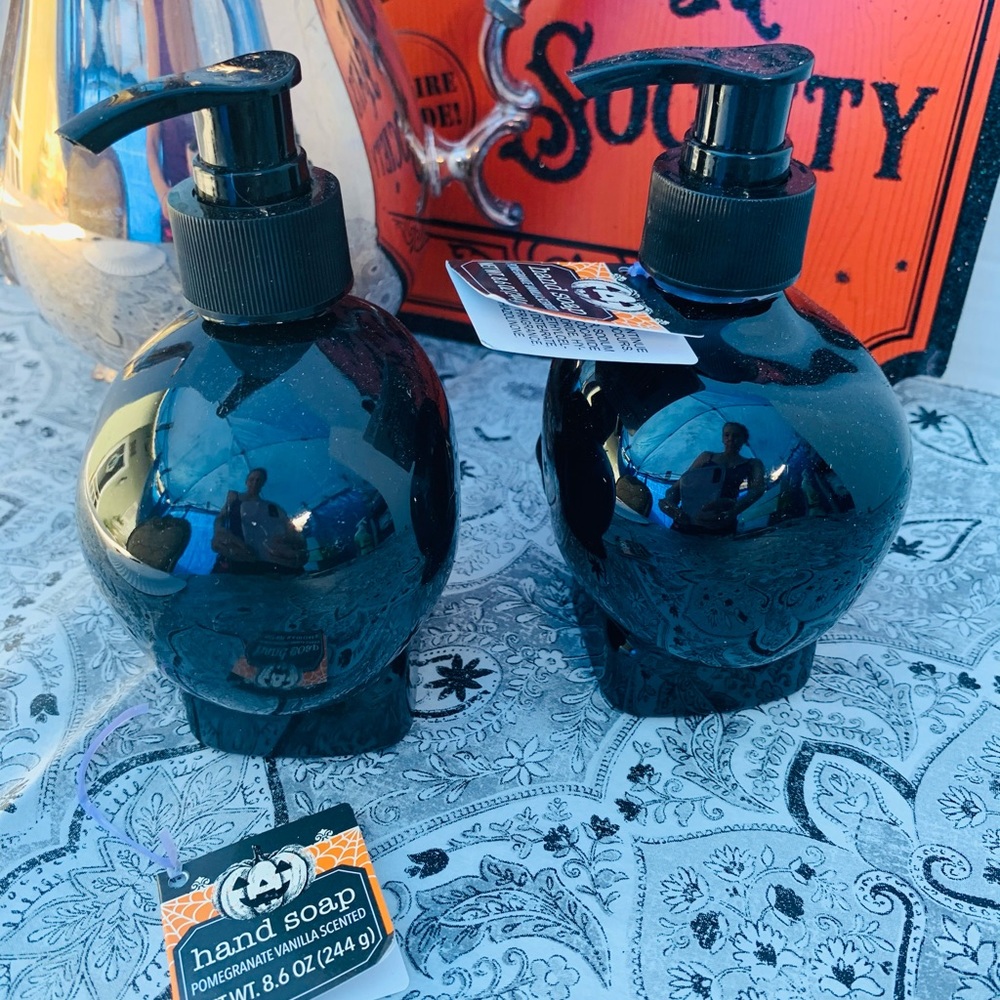 Set of two Skull scented hand soap bottles - Picture 8 of 8